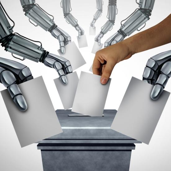 Robotarme og en menneskelig arm der putter en stemmeseddel i en stemmeurne