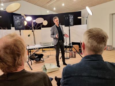 Jesper Simonsen præsenterer plader