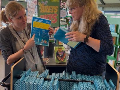 Børnebibliotekarerne med boggaver