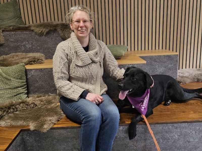Læsehunden Murphy på Odder Bibliotek
